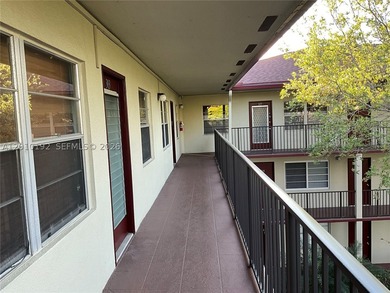 Beautifully maintained 2BD/1.5 Bt condo ,ceramic floors, located - photo 3