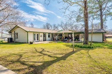 Sitting on 1.65 acres, inside the city limits, this incredibly - photo 2