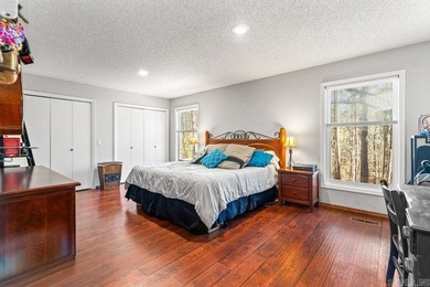 Make yourself at home in this beautifully updated Madrid floor - photo 19