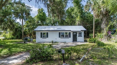 St. Johns River Home Sale Pending in Palatka Florida