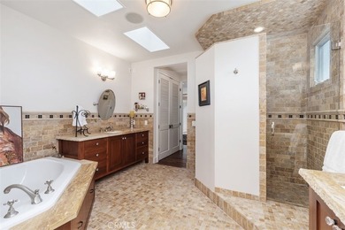 A refined Sunset Beach residence where timeless design - photo 26