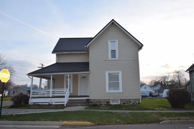 Recently remolded 3 bedroom, 1 bath home just 1 block from - photo 2