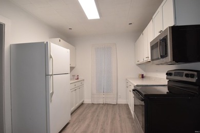 Recently remolded 3 bedroom, 1 bath home just 1 block from - photo 4