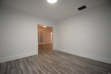 Recently remolded 3 bedroom, 1 bath home just 1 block from - photo 6