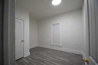 Recently remolded 3 bedroom, 1 bath home just 1 block from - photo 9