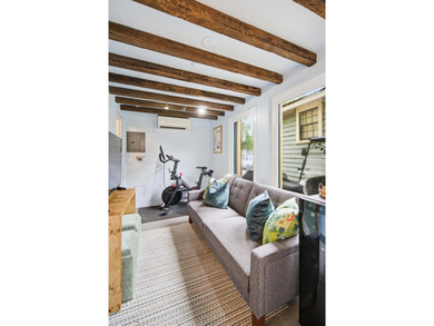 Tucked within the charming Catfiddle Street enclave in the heart - photo 10