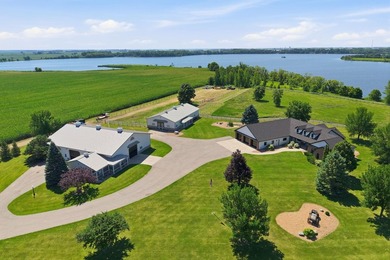 Exceptional 20-acre estate with thousands of feet of shoreline - photo 2