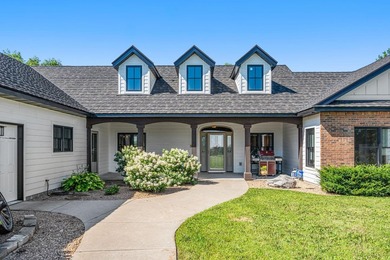 Exceptional 20-acre estate with thousands of feet of shoreline - photo 4