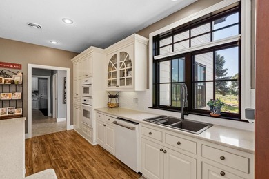 Exceptional 20-acre estate with thousands of feet of shoreline - photo 6