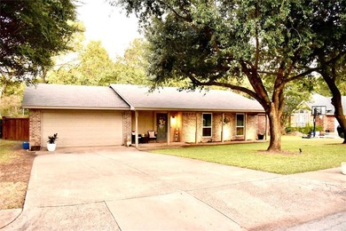 (private lake, pond, creek) Home For Sale in Duncanville Texas