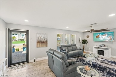 Stunning 3/2/2 waterfront pool home offering direct Gulf access - photo 4