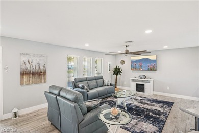 Stunning 3/2/2 waterfront pool home offering direct Gulf access - photo 6