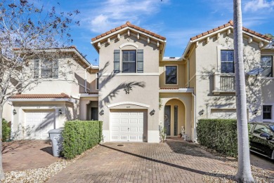 Lake Townhome/Townhouse For Sale in Pompano Beach, Florida