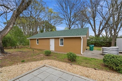 The guest house is what stops people. Fully separate from the - photo 2