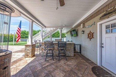Welcome to Paradise Point living at its finest! This impressive - photo 11