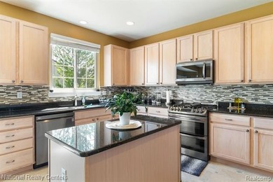 Welcome to this expansive 3-car garage, 4-bedroom, 3.5-bath - photo 11