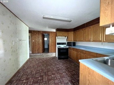 Enjoy the ultimate Oregon coastal lifestyle! // Located just - photo 11