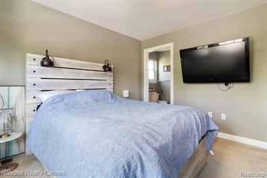 Welcome to this expansive 3-car garage, 4-bedroom, 3.5-bath - photo 21