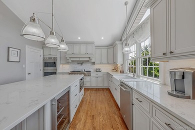 Welcome to Paradise Point living at its finest! This impressive - photo 22