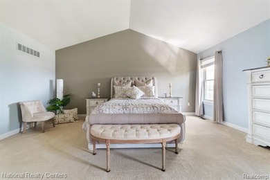 Welcome to this expansive 3-car garage, 4-bedroom, 3.5-bath - photo 25