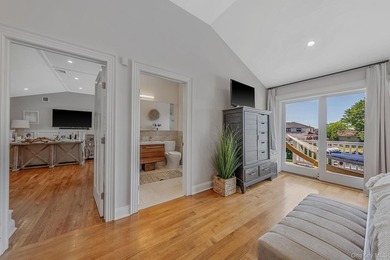 Welcome to Paradise Point living at its finest! This impressive - photo 26