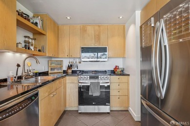 NEW PRICE! Stellar spacious and bright view 2BR/2BA condominium - photo 4
