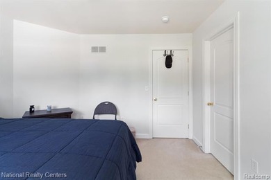 Welcome to this expansive 3-car garage, 4-bedroom, 3.5-bath - photo 36