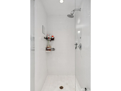 NEW PRICE! Stellar spacious and bright view 2BR/2BA condominium - photo 9