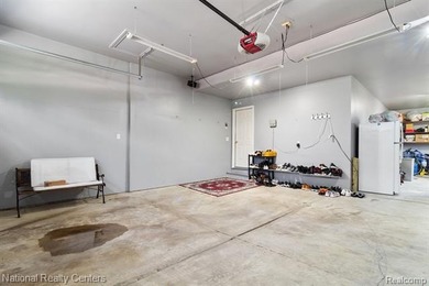 Welcome to this expansive 3-car garage, 4-bedroom, 3.5-bath - photo 50