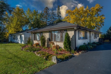 (pending lake) Home For Sale in Antioch Illinois