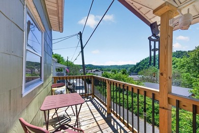 Charming and full of character, this cozy 2-bedroom, 1-bath - photo 7