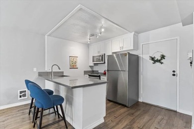 Perfectly positioned in sought after neighborhood, this - photo 5