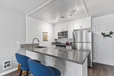 Perfectly positioned in sought after neighborhood, this - photo 6