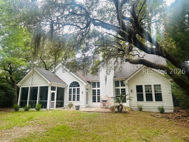 Spacious two story home (3,244sf) on large private lot located - photo 2