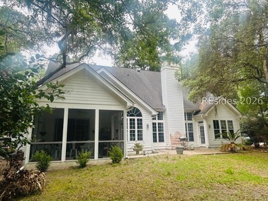 Spacious two story home (3,244sf) on large private lot located - photo 3