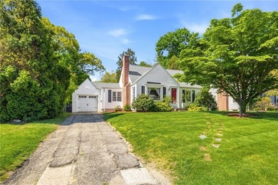 Charming 2-bedroom, 1-bath Cape located in a highly desirable - photo 1