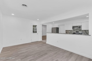 Beautifully renovated Yorkshire model with 1,360 sf and across - photo 22