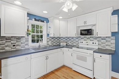 Charming 2-bedroom, 1-bath Cape located in a highly desirable - photo 9