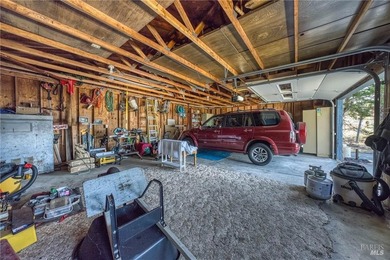 Step inside through a stunning entryway that sets the tone for - photo 31