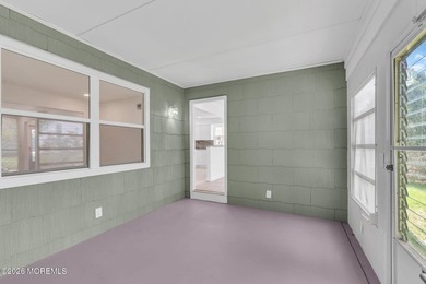 Beautifully renovated Yorkshire model with 1,360 sf and across - photo 31