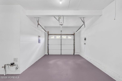 Beautifully renovated Yorkshire model with 1,360 sf and across - photo 32
