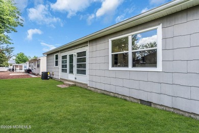 Beautifully renovated Yorkshire model with 1,360 sf and across - photo 41