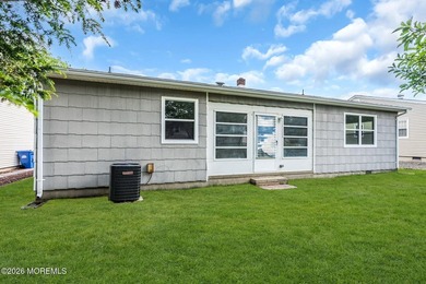 Beautifully renovated Yorkshire model with 1,360 sf and across - photo 42