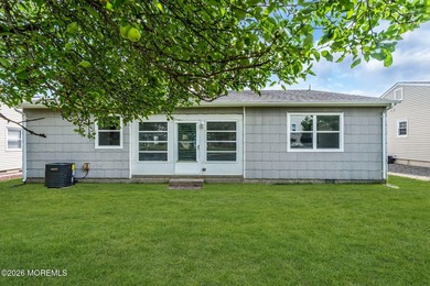 Beautifully renovated Yorkshire model with 1,360 sf and across - photo 43