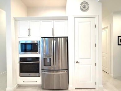 Better than new and vacant! Lightly lived in (approx. 8 months) - photo 5