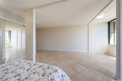 Don't let the *studio* label fool you - this smartly configured - photo 8