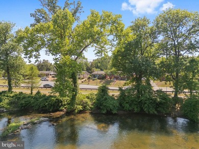 Waterfront locations like this to do become available very - photo 9