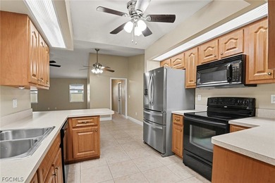 Welcome home to this light and bright, move-in ready gem - photo 6