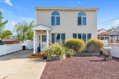 (private lake, pond, coastal) Home Sale Pending in Seaford New York