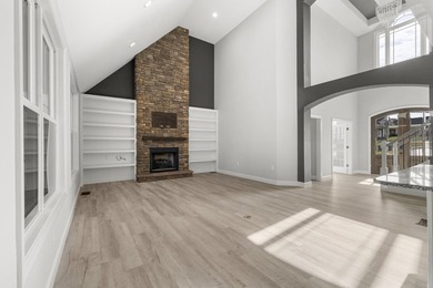 Excellent custom built home with year round lakefront water. 4 - photo 5